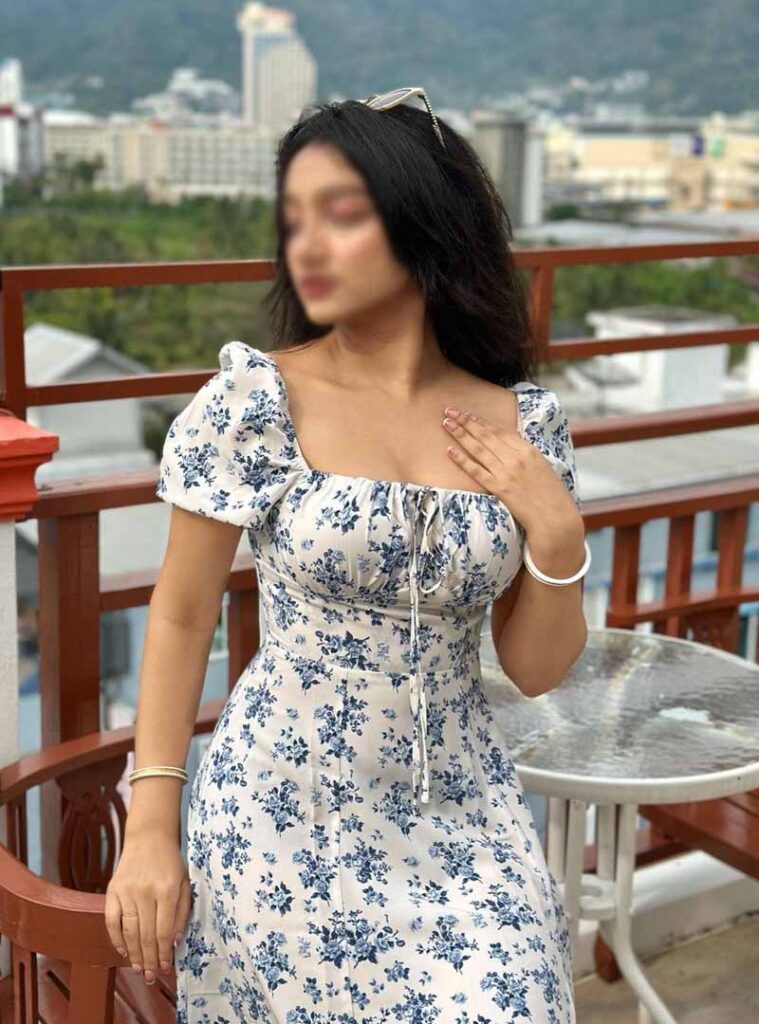 Young call girl in JW Marriott Hotel Aerocity